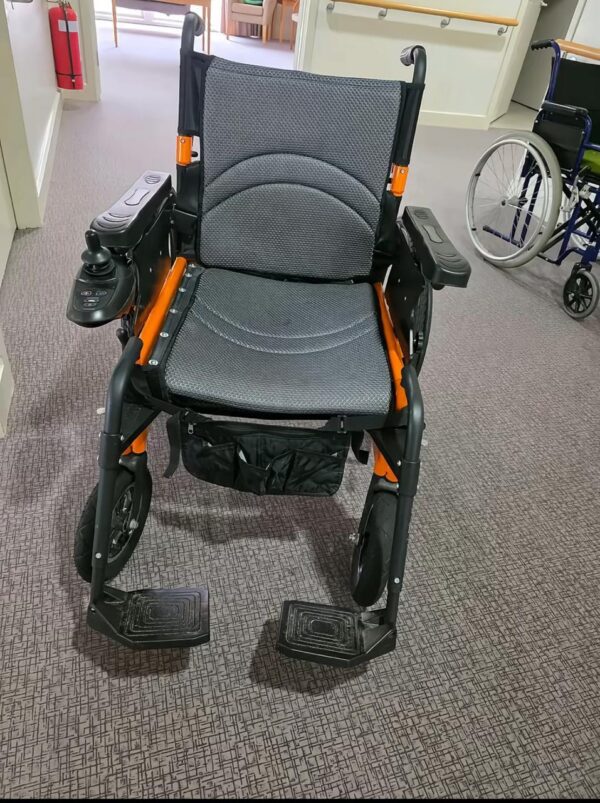 Lightweight electric wheelchair