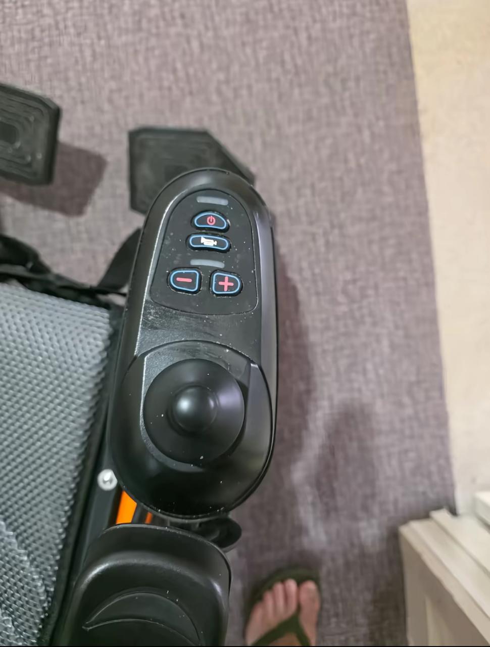 Lightweight electric wheelchair - Image 2